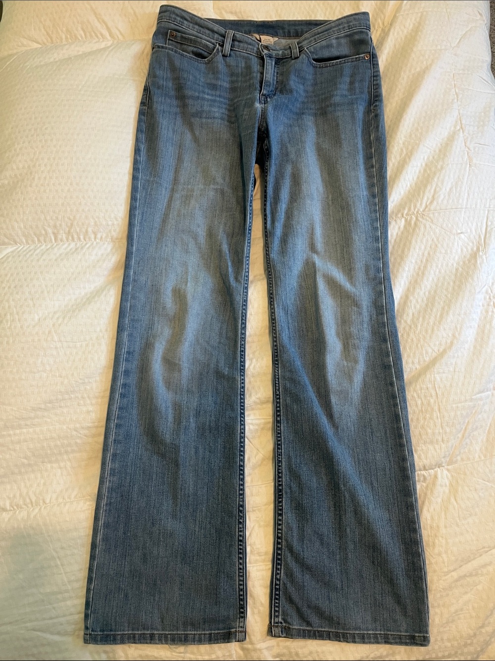 Duluth Trading Co Medium Blue Wide-Leg Jeans size 8 x 33 length.